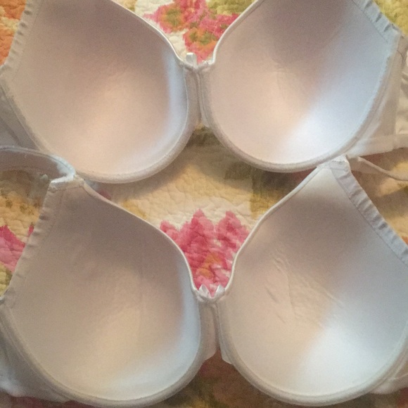 2 Gently worn bras - Picture 2 of 9